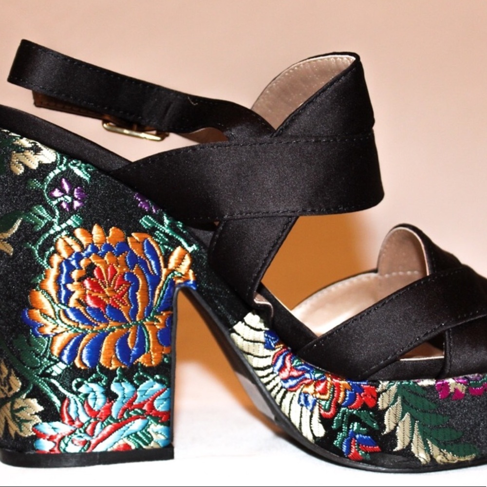 Qupid Open Matte Floral Wedge Block Heel, adjusts - Picture 7 of 8